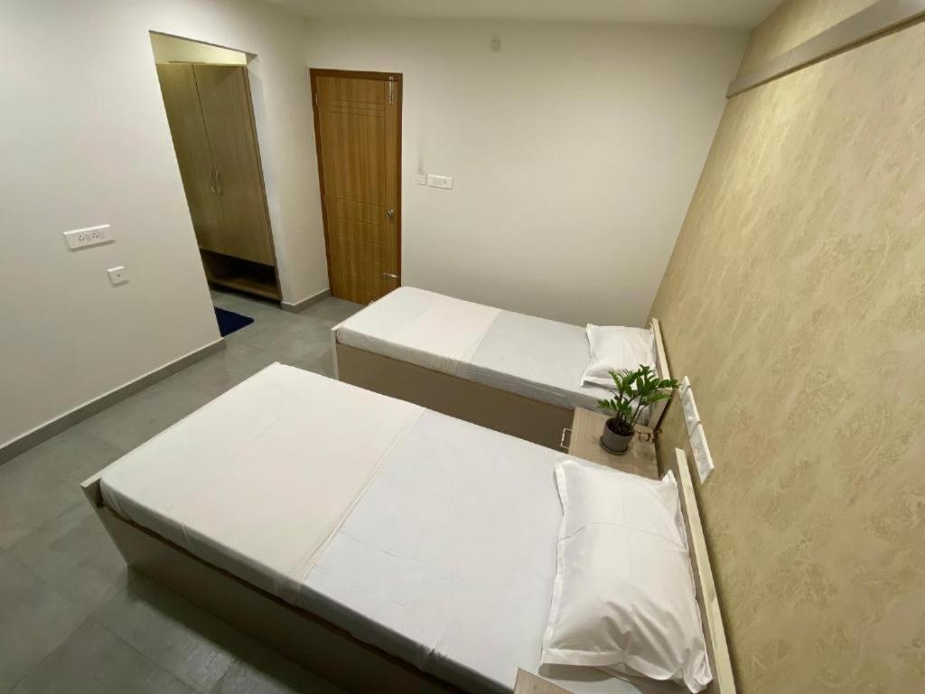 Karippals Inn 戈德亚姆 外观 照片